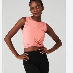 ALO yoga cover crop tank in strawberry lemonade sz M